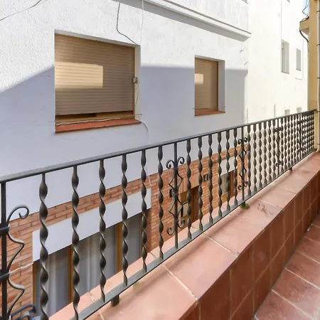 Spacious With Terrace Διαμέρισμα Ρόζες